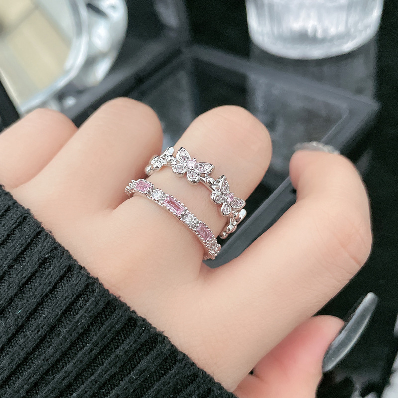 Sweet and cool pink diamond small women's ring, cold and simple butterfly style, unique and fashionable, exquisite open ring in a stacked villa full figure