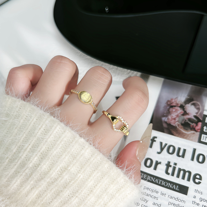 A simple geometric retro brushed heart-shaped opening ring for women, a trendy and fashionable index finger ring with a unique European and American style Specification drawing