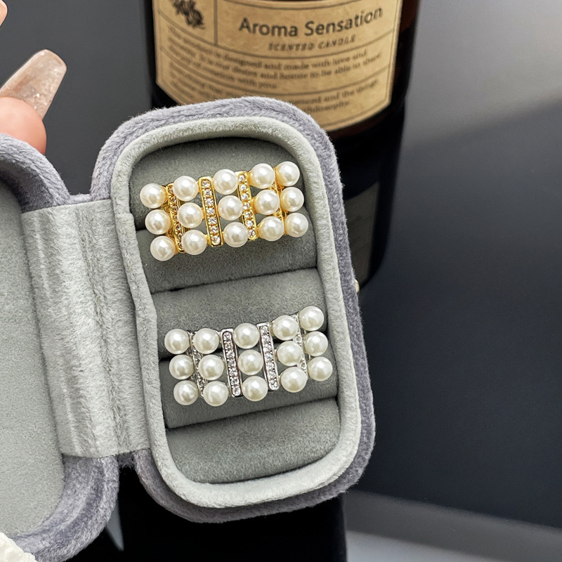 Korean-style light luxury and exquisite three-row pearl open ring, a woman's high-end, sweet and cool temperament, a niche and cold style food ring full figure