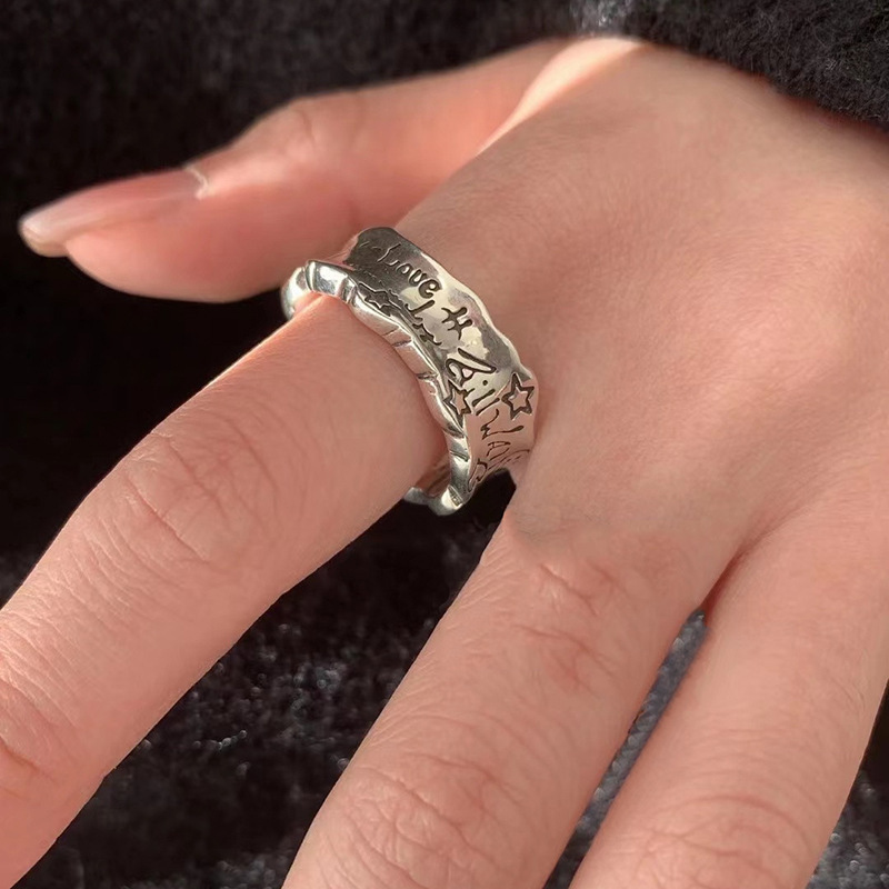 The retro and niche design style of the love star-carved opening adjustable ring is a versatile food ring for women on Instagram Application Scenario