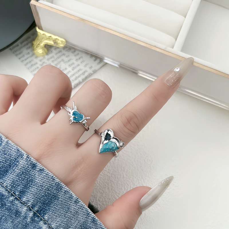 A fresh and light blue irregular heart-shaped glazed open ring for women, with a simple, fashionable, sweet, cool and niche design full figure