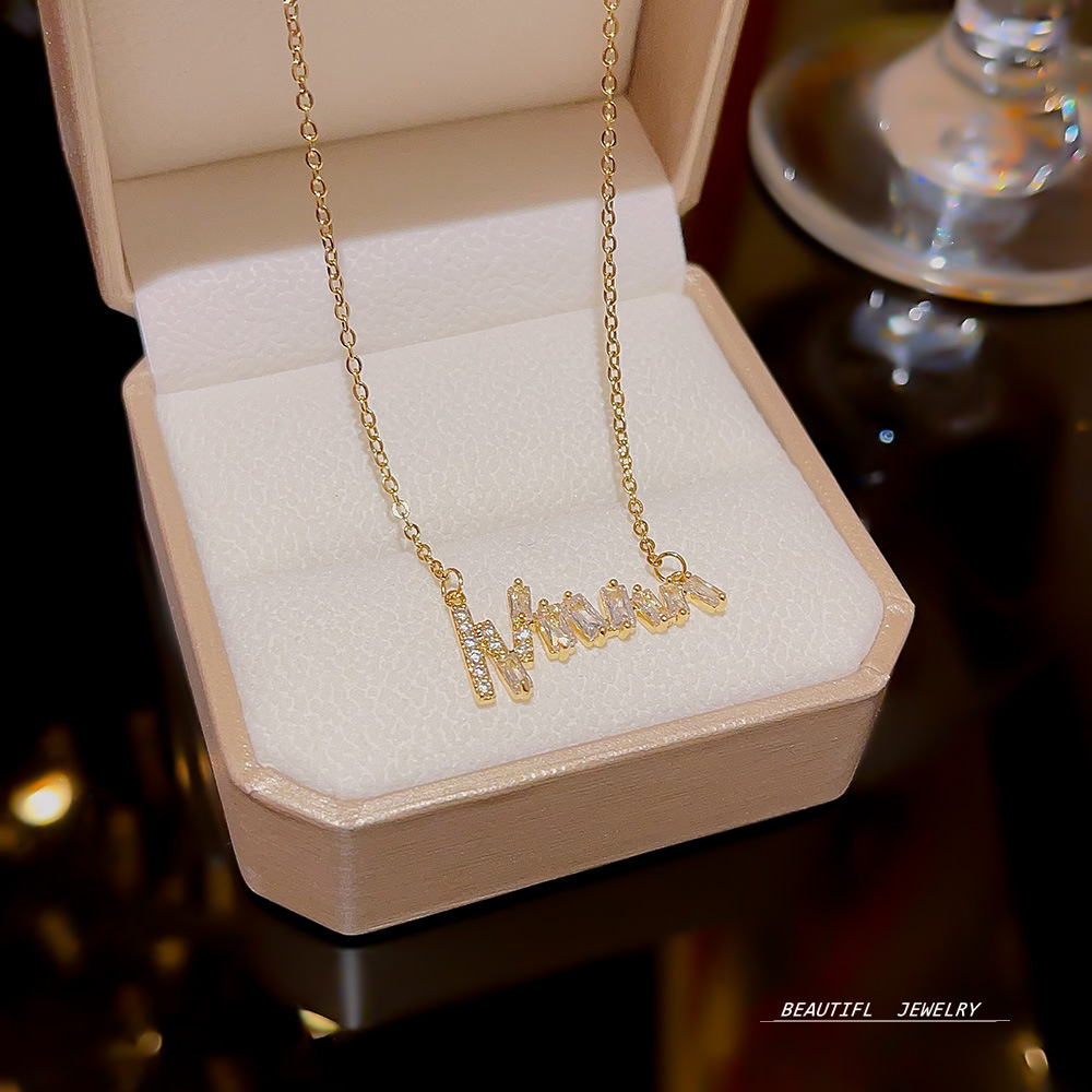Korean niche design sense necklace, female Internet celebrity on Instagram, fashionable and elegant collarbone chain, titanium steel sweater chain, personalized accessory full figure