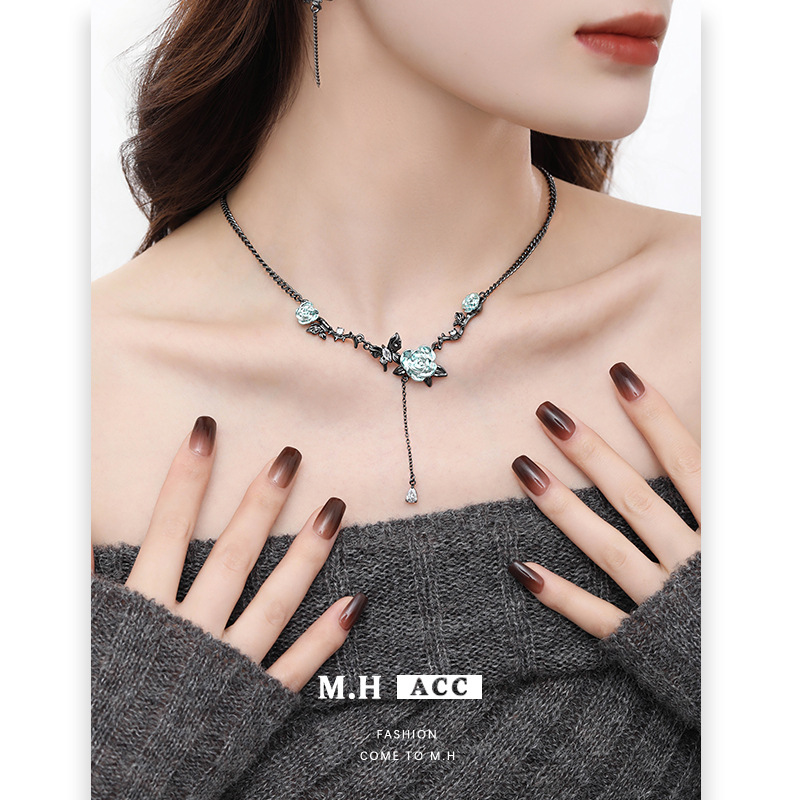 New Chinese-style ice-transparent rose vintage stud earrings, high-end, light luxury, niche earrings, personalized and creative, fresh and simple earrings Specification drawing