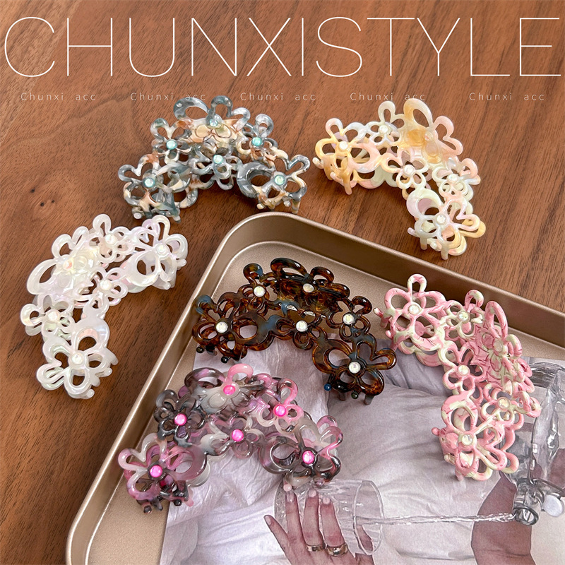Korean acetate textured hollowed-out garland rhinestone hairpin with a high-end look, a new hair accessory with a shark clip on the back of the head full figure