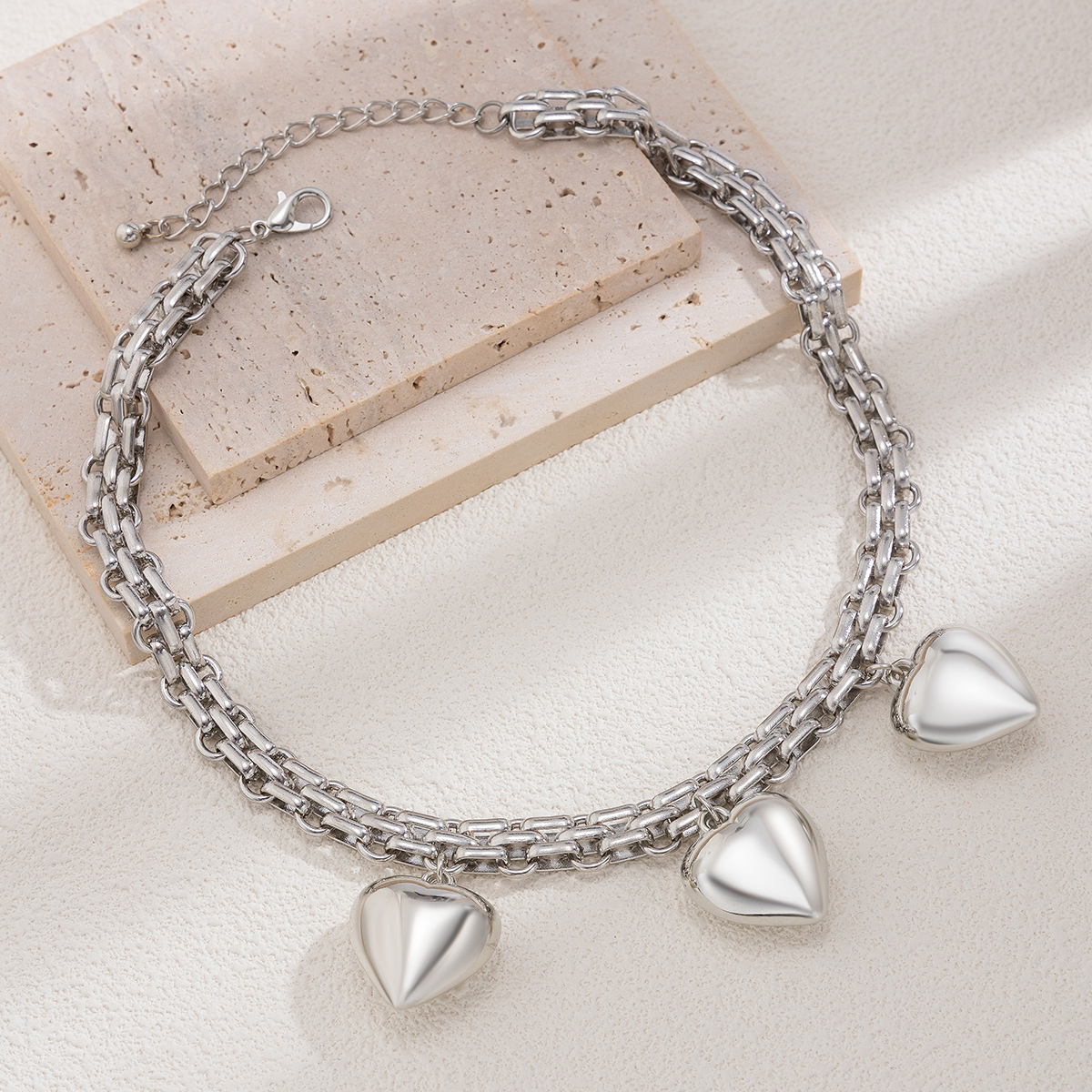 European and American cross-border jewelry, ins style, versatile hollowed-out heart-shaped necklace, five-pointed star alloy double-row collarbone chain Application Scenario