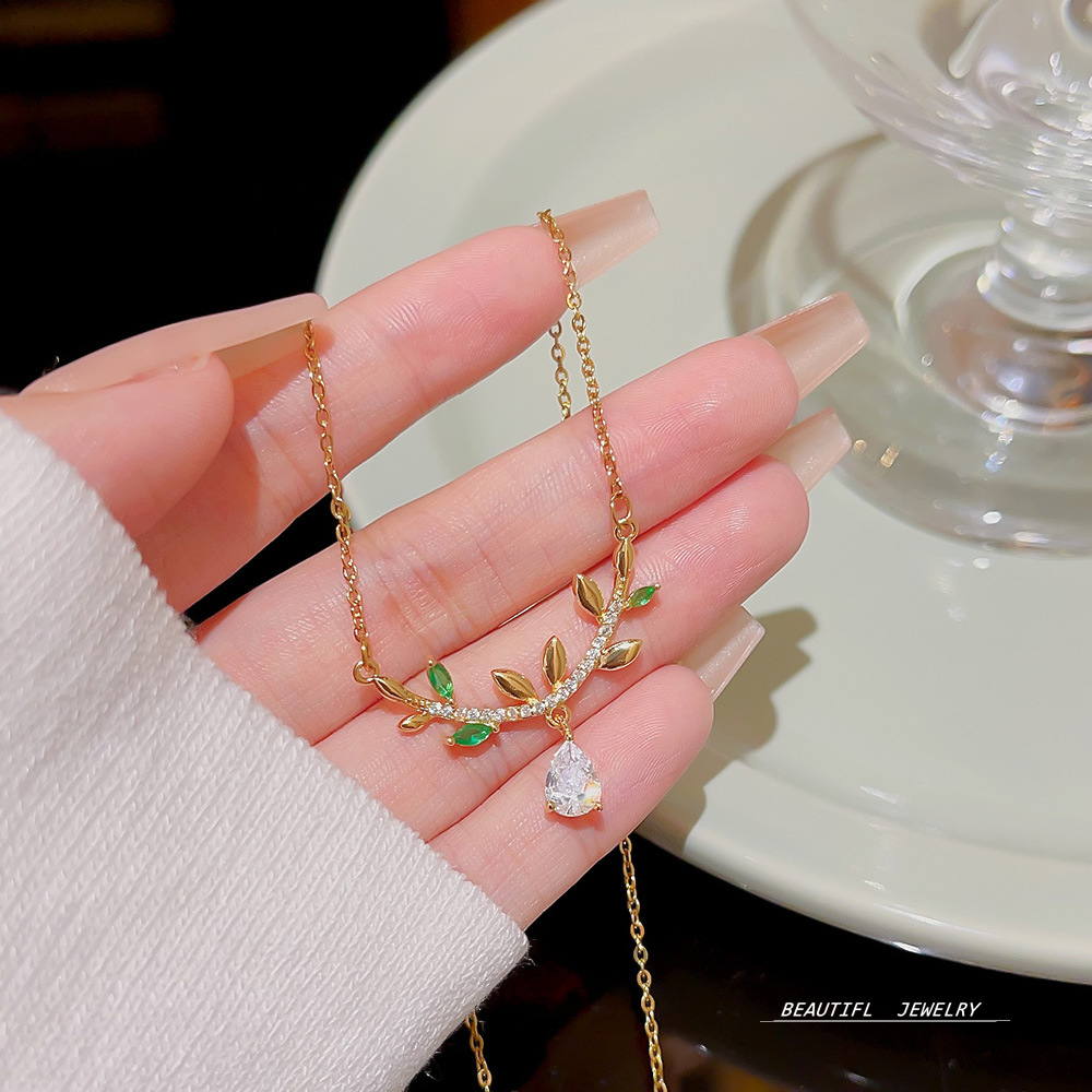 Forest-style fairy antler necklace accessory, a high-end and light luxury necklace for women, a sweet and fashionable titanium steel collarbone chain from South Korea full figure