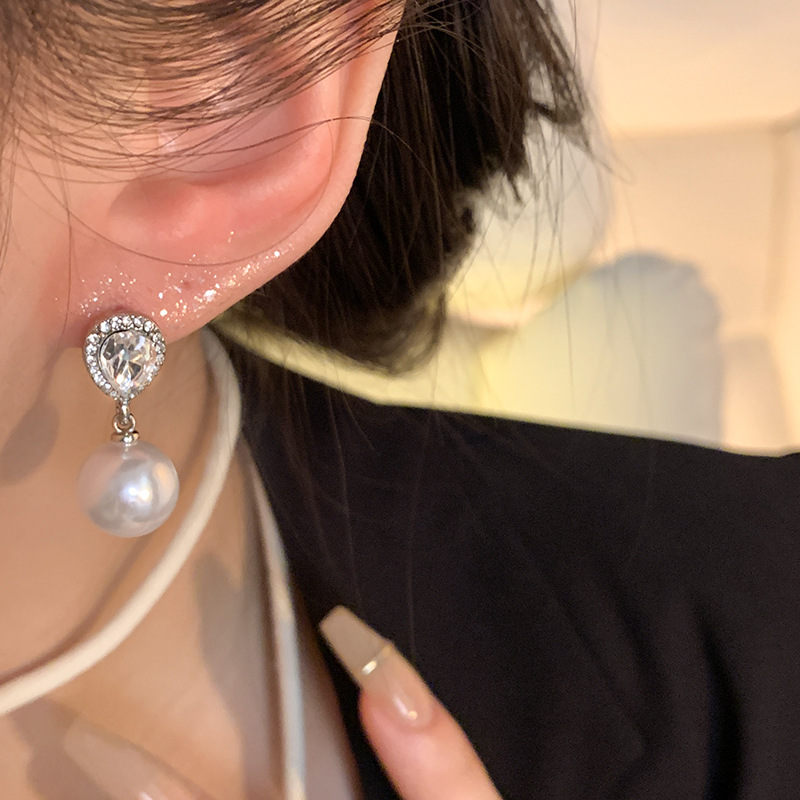 French water drop Zircon pearl earrings for women Spring new style, versatile, high-end retro earrings, wholesale of socialite earrings Application Scenario