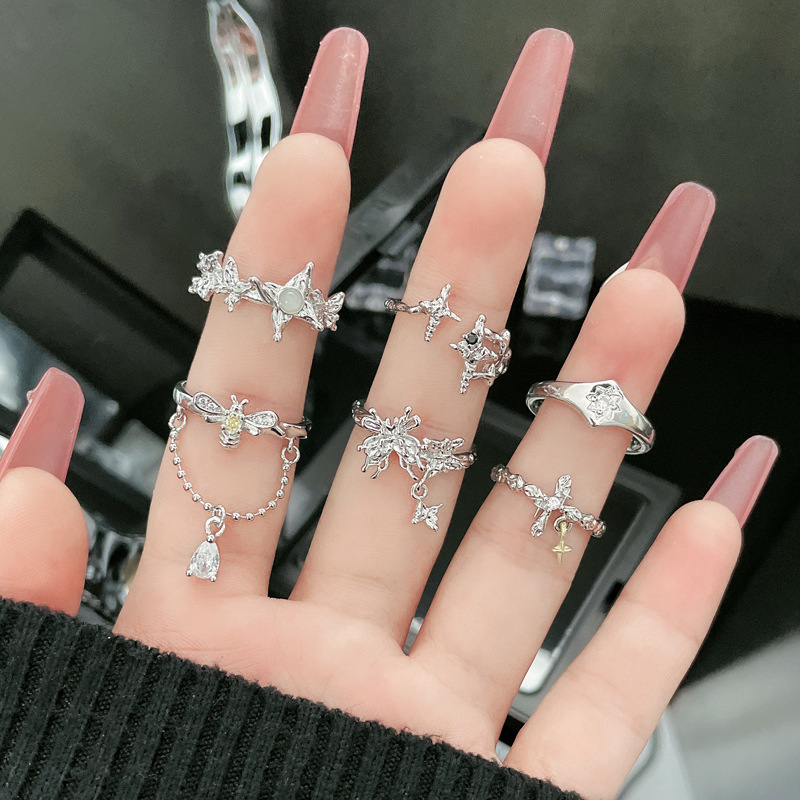 The simple and irregular texture tassel butterfly bee open ring is a trendy, high-end, fashionable and individual ring for women full figure