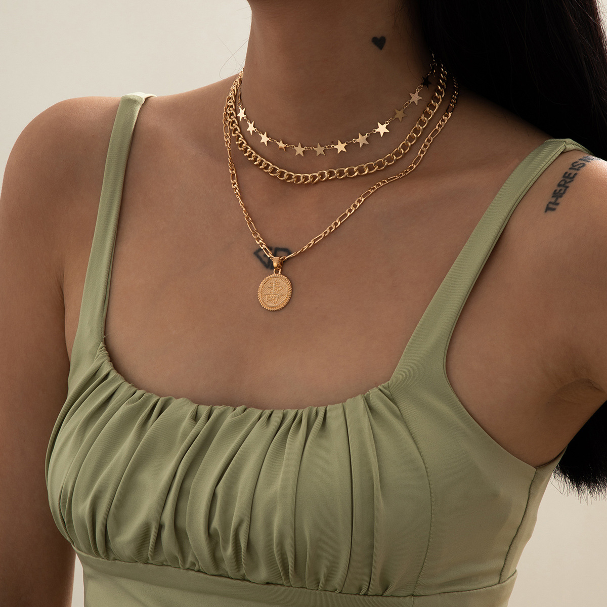 European and American cross-border jewelry, exaggerated five-pointed star chain necklace, versatile for women's charm, round Chinese character pendant necklace set Specification drawing