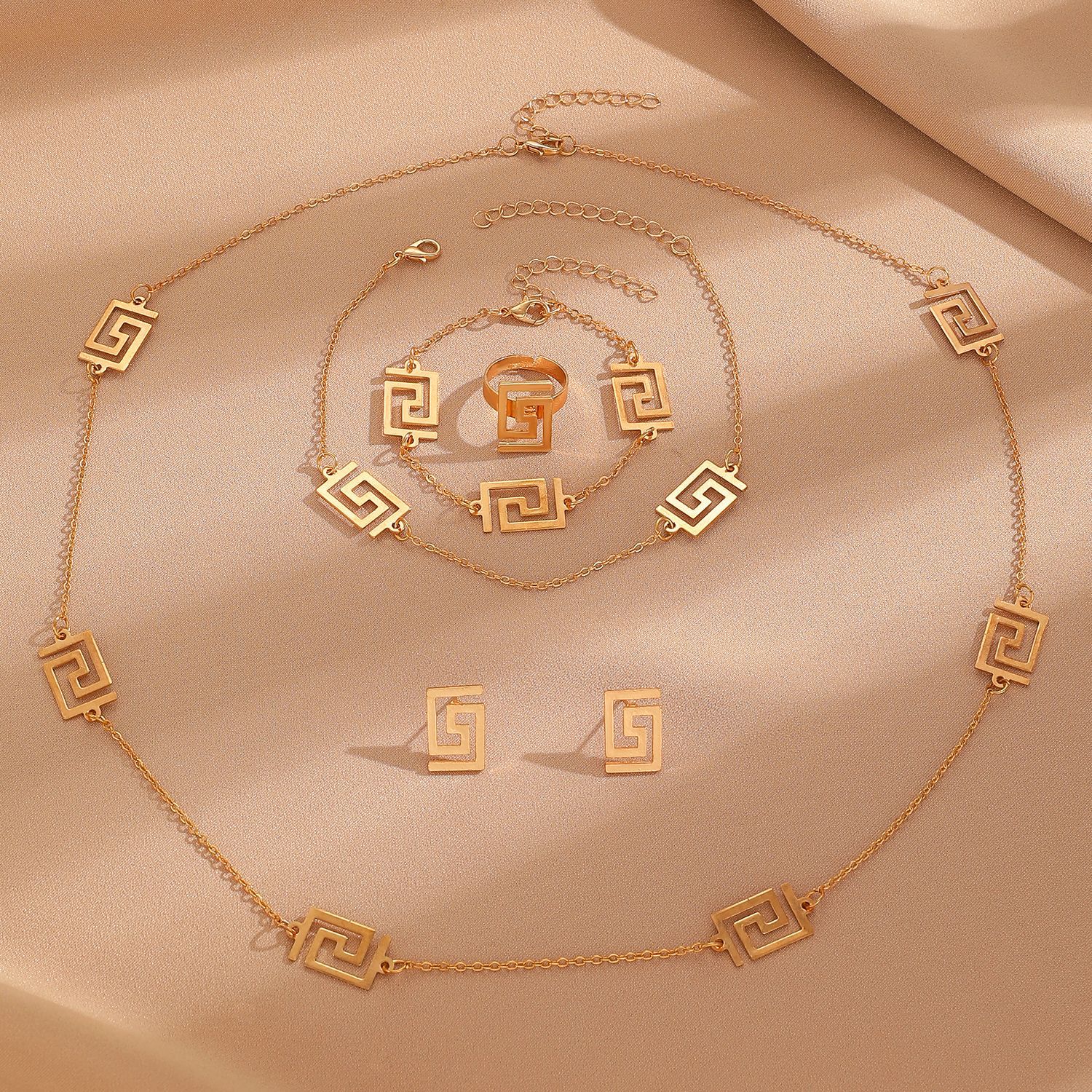 European and American cross-border set of jewelry and accessories, simple hollowed-out geometric rings, stud earrings, bracelets, necklaces, anklets for women Application Scenario