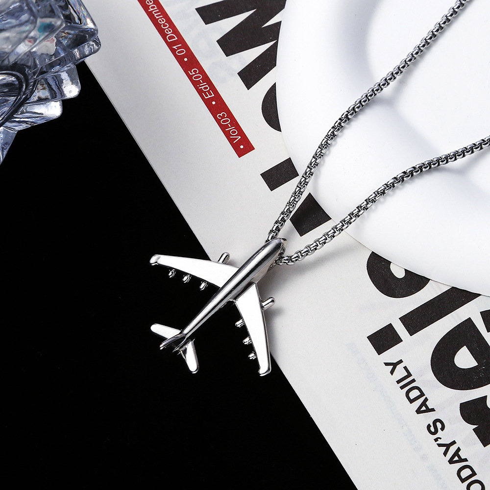 A new titanium steel chain necklace from Europe and America that doesn't fade, is personalized and fashionable. It's the same style as a popular street hip-hop pendant accessory Specification drawing