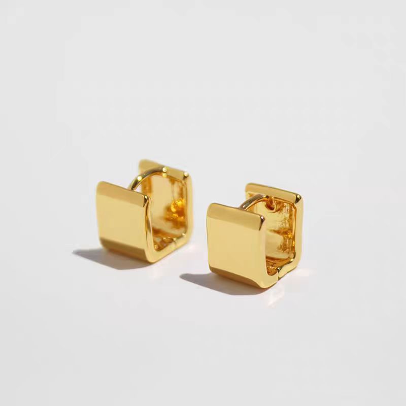 Androgynous geometric square earring earrings, a new style for trendy men in 2025, with a simple and everyday style. Women's stud earrings Application Scenario