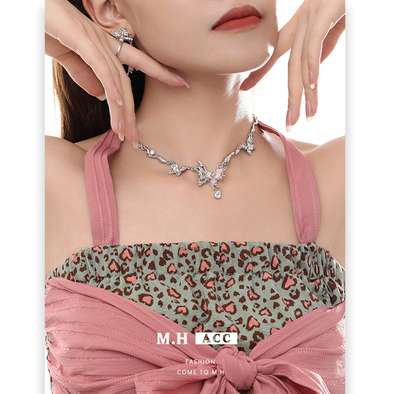 Original pink butterfly necklace, summer women's high-end collarbone chain, metallic Korean-style fashion trend necklace wholesale details Picture