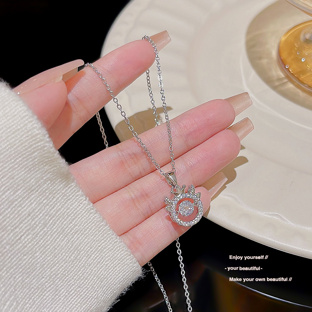 New dynamic deer titanium steel necklace, a fashionable and beating heart for women, a popular collarbone chain, a niche Korean version necklace accessory details Picture