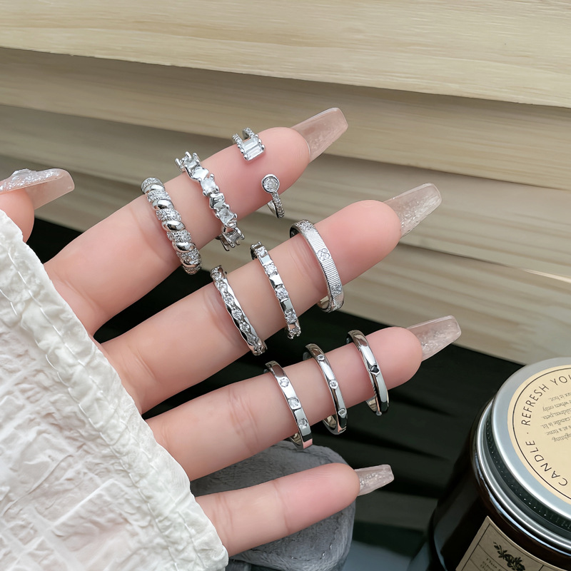 A simple and elegant circular fashion ring with a fine ring and slight inlay, adjustable for women, versatile for commuting, personalized couple rings, and a niche accessory Specification drawing