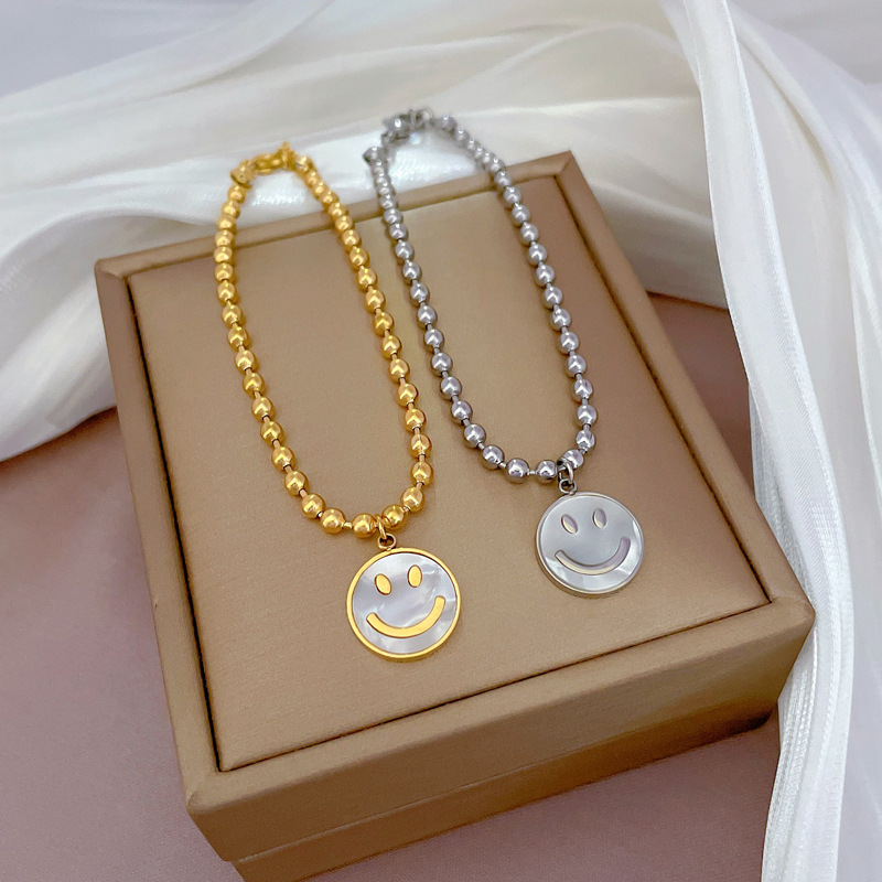 【 All-titanium Steel 】 Dongdaemun Personalized Round plate Smiling Face mother-of-pearl bracelet, a retro best friend of a female Internet celebrity full figure