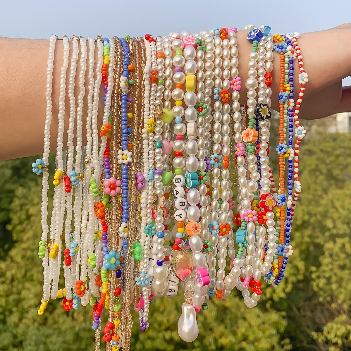 Baroque pearl-like colorful woven rice beads, small daisies, collarbone chain, European and American ethnic style flower letter necklace for women full figure