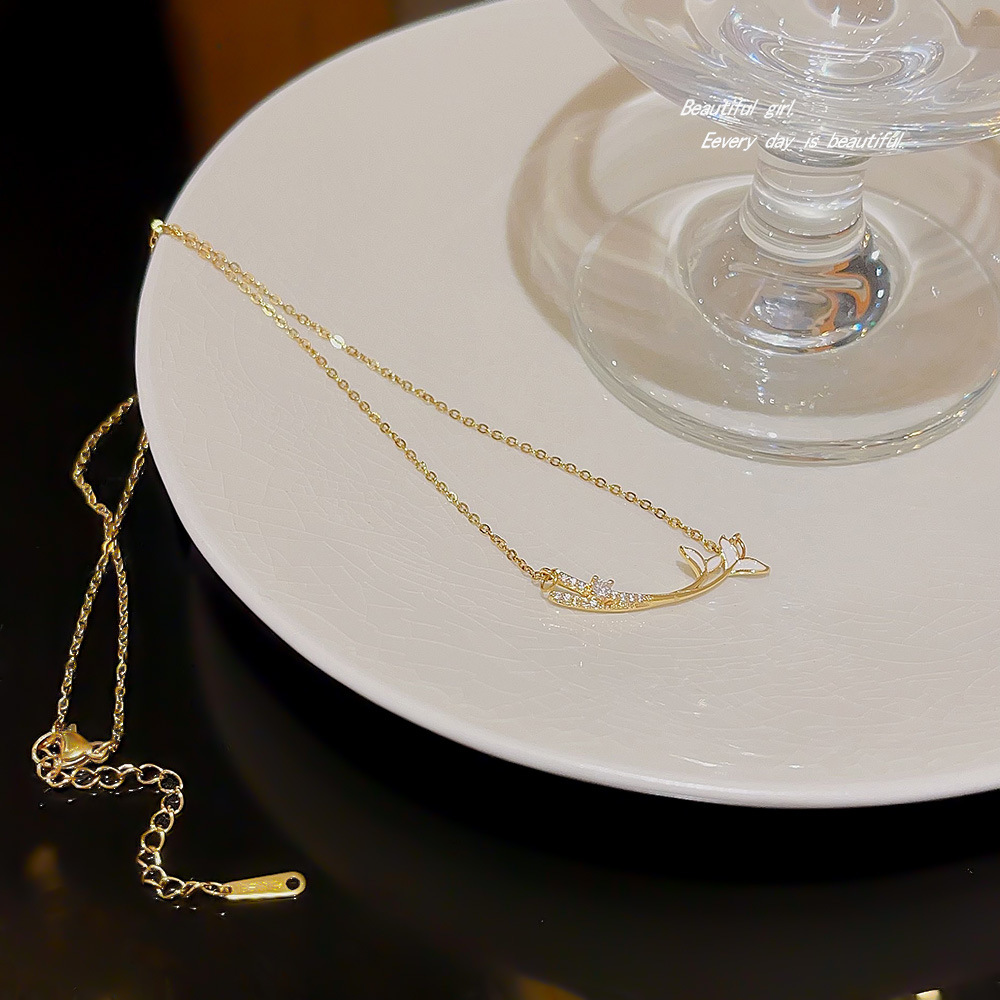 Korean simple fishtail necklace that doesn't fade, light luxury new pendant, niche design sense, versatile necklace, collarbone chain for women Specification drawing