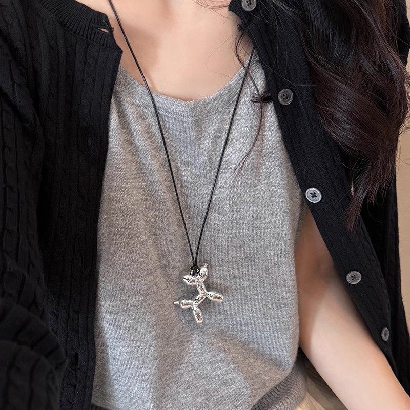 Black rope balloon dog pendant necklace, feminine and niche design, sweater chain, personalized hip-hop couple accessories details Picture