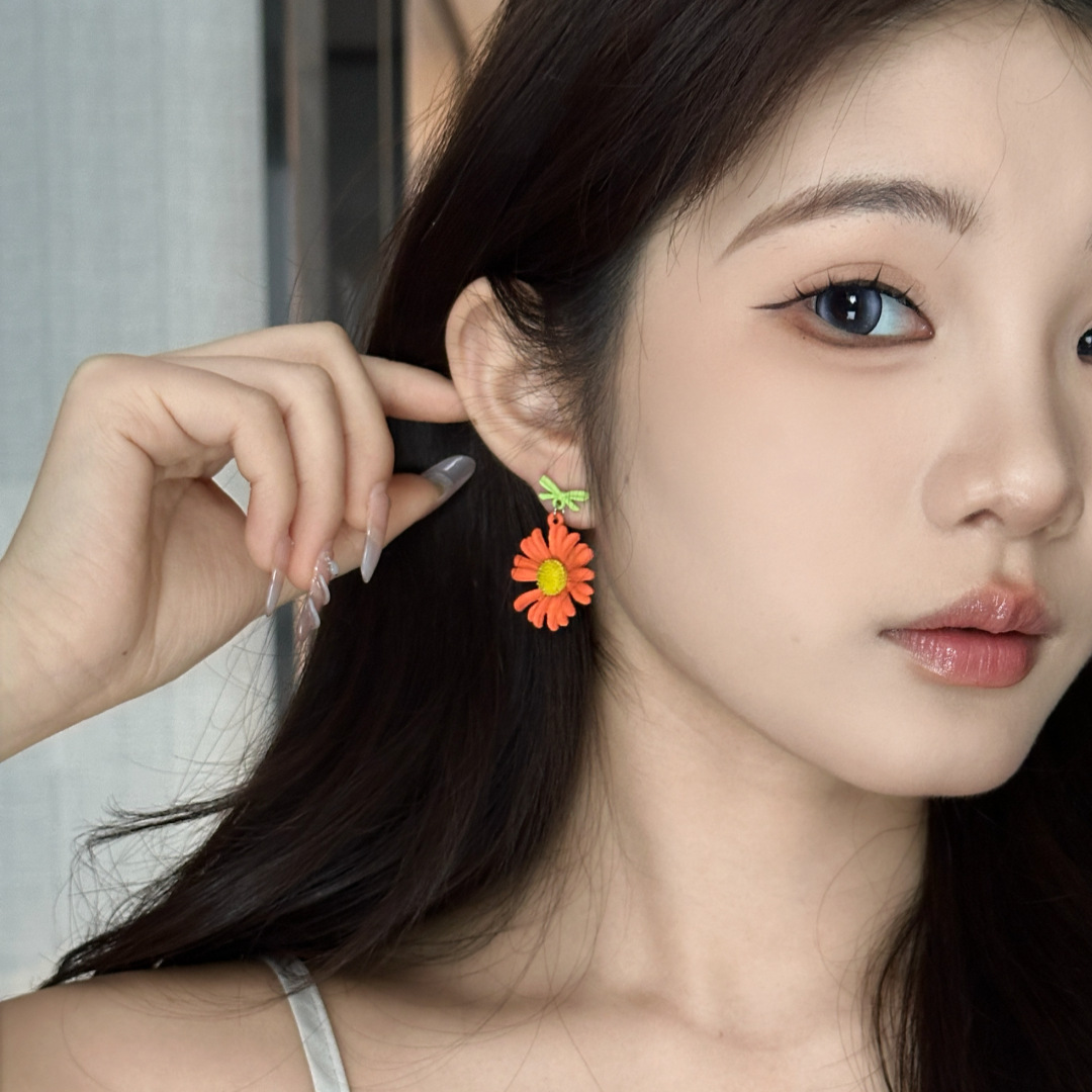 The fresh and elegant Daisy earrings, a super feminine charm, are the latest Korean earrings from 2025. They are trendy, versatile, simple and personalized Specification drawing