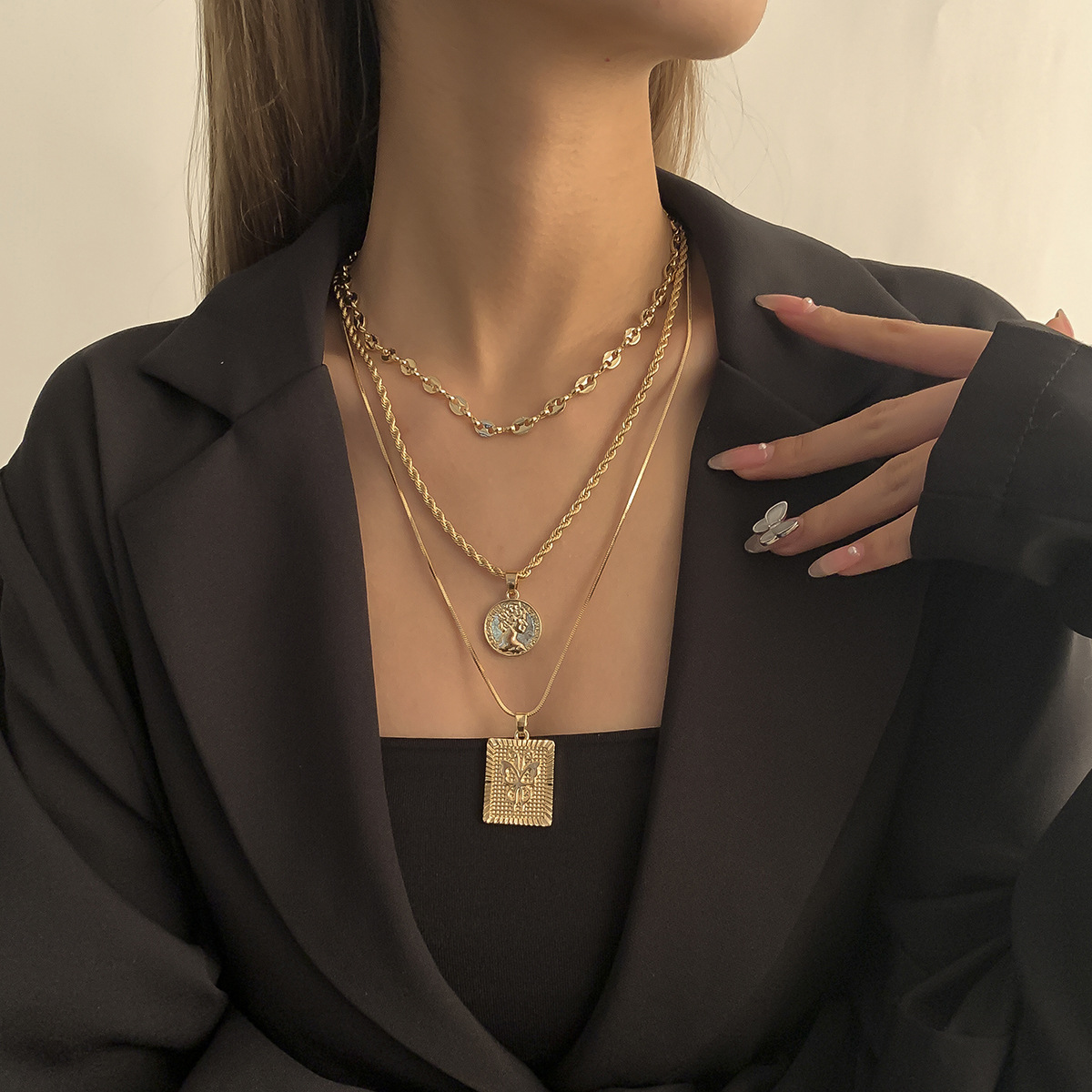 A long geometric figure necklace with ethnic style, a hip-hop trend for women, a twisted chain necklace, and cross-border snow soft accessories from Europe and America Specification drawing