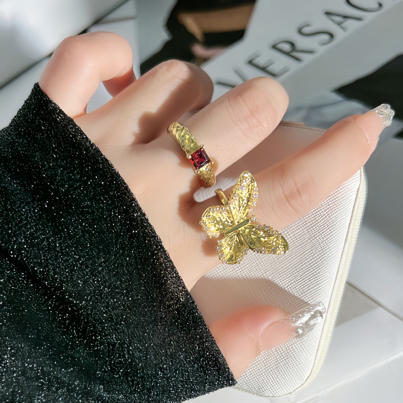 The new exaggerated three-dimensional butterfly opening ring for women with micro-settings features a niche design and a refined, individualistic European and American style, making it a trendy index ring full figure
