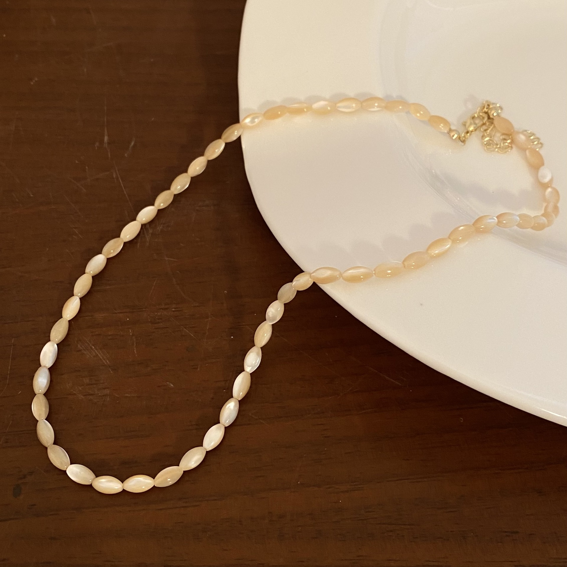 Rice bead beaded necklace 2023 new style feminine light luxury niche sweet and cool pearl necklace collarbone chain accessory Specification drawing