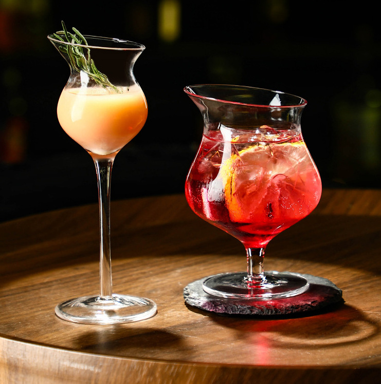 High-footed beveled mouth doll cup, creative beveled mouth brandy champagne cup, cocktail cup, transparent glass sparkling wine glass full figure
