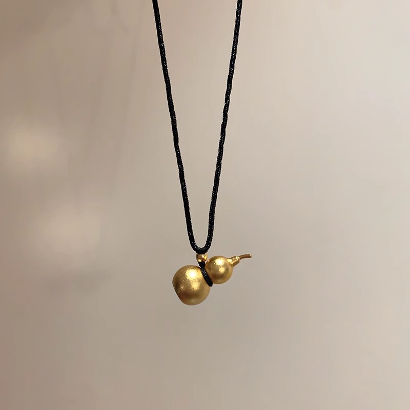 New Chinese-style shiny golden gourd necklace for women, with a unique Chinese style and Zen-inspired woven rope, is a versatile long sweater chain details Picture