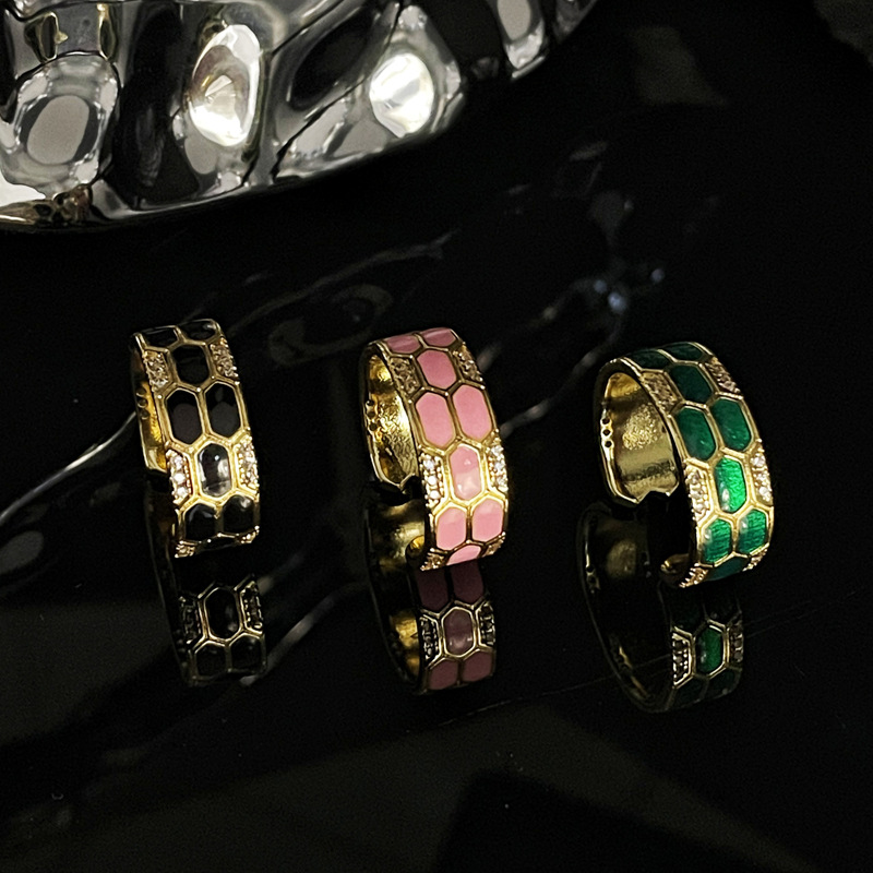 An irregular geometric multi-color glazed open ring with a European and American personality, exuding a high-end feminine charm and a retro, trendy and fashionable style full figure