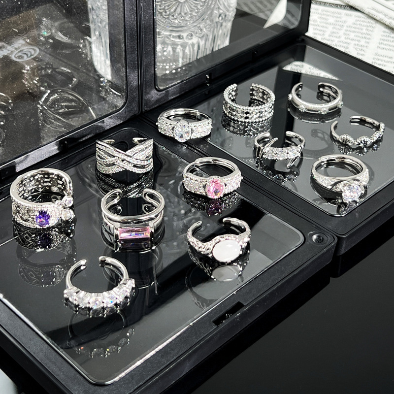 The "Purple Qi from the East" fringed purple diamond open ring is a fashionable, unique, and niche geometric sweet and cool ring with a cold and simple style full figure