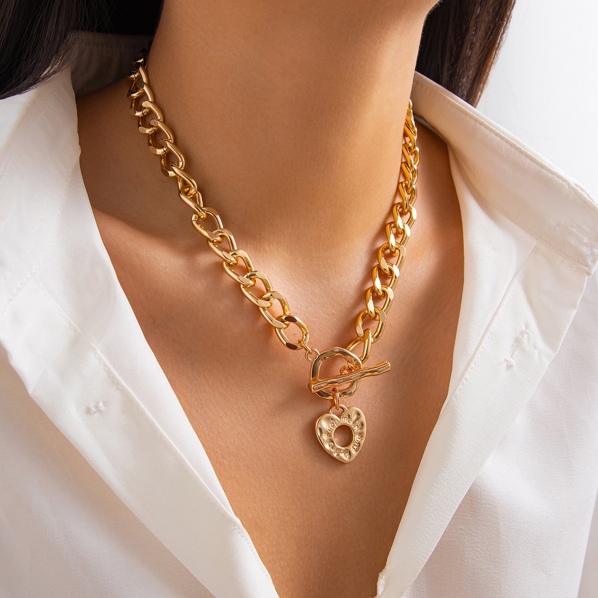European and American cross-border jewelry, personalized lava hollow heart-shaped pendant necklace, punk metal style collarbone chain set Specification drawing