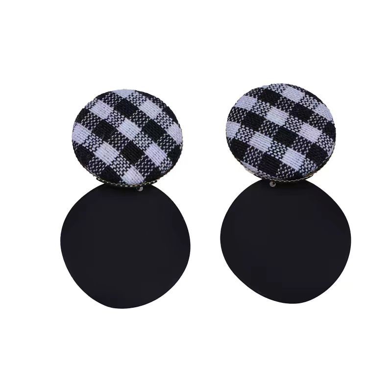 Cross-border jewelry: Korean version grid fabric geometric diamond-shaped stud earrings, elegant checked earrings for autumn and winter, wholesale for women Item Picture