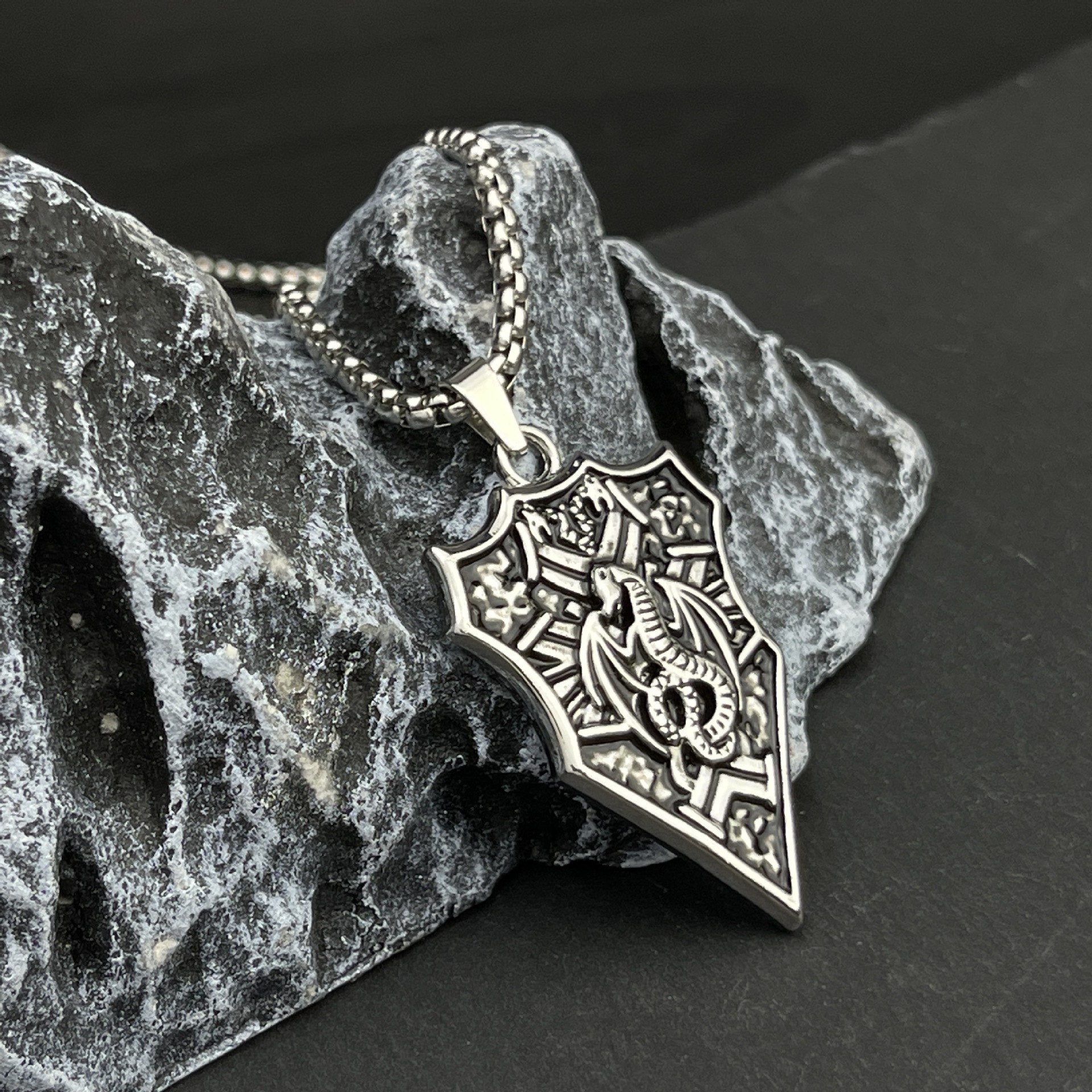 Wholesale of new cross-border European and American retro dragon shield necklace, fashionable, creative and individual hip-hop style titanium steel necklace full figure