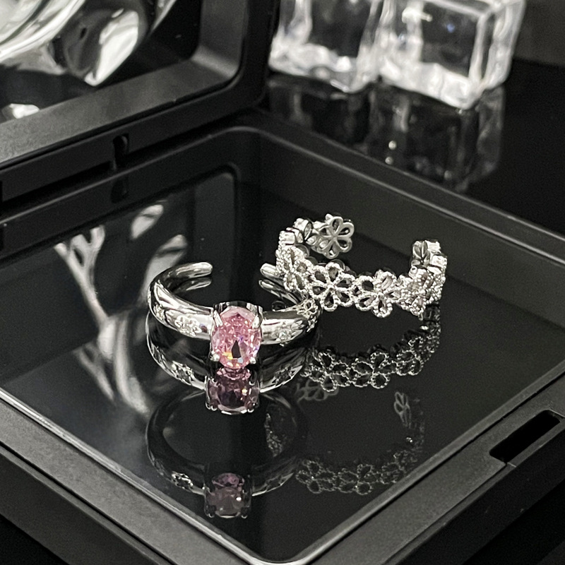 Sweet and hollowed-out flower ring, a gentle and elegant index finger ring with a niche design and a light luxury and high-end feel Specification drawing