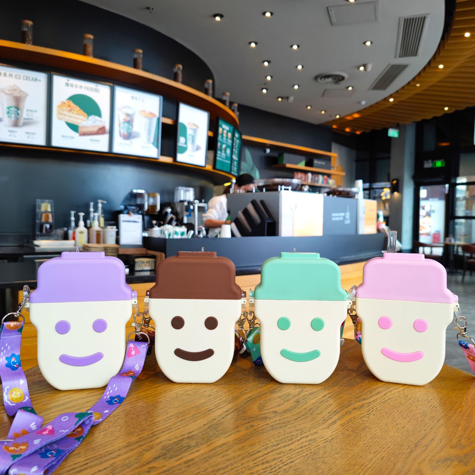 Creative internet-famous smiling face ice cream cup, portable shoulder strap, cross-border e-commerce solid color plastic cup, ice cream straw water cup full figure