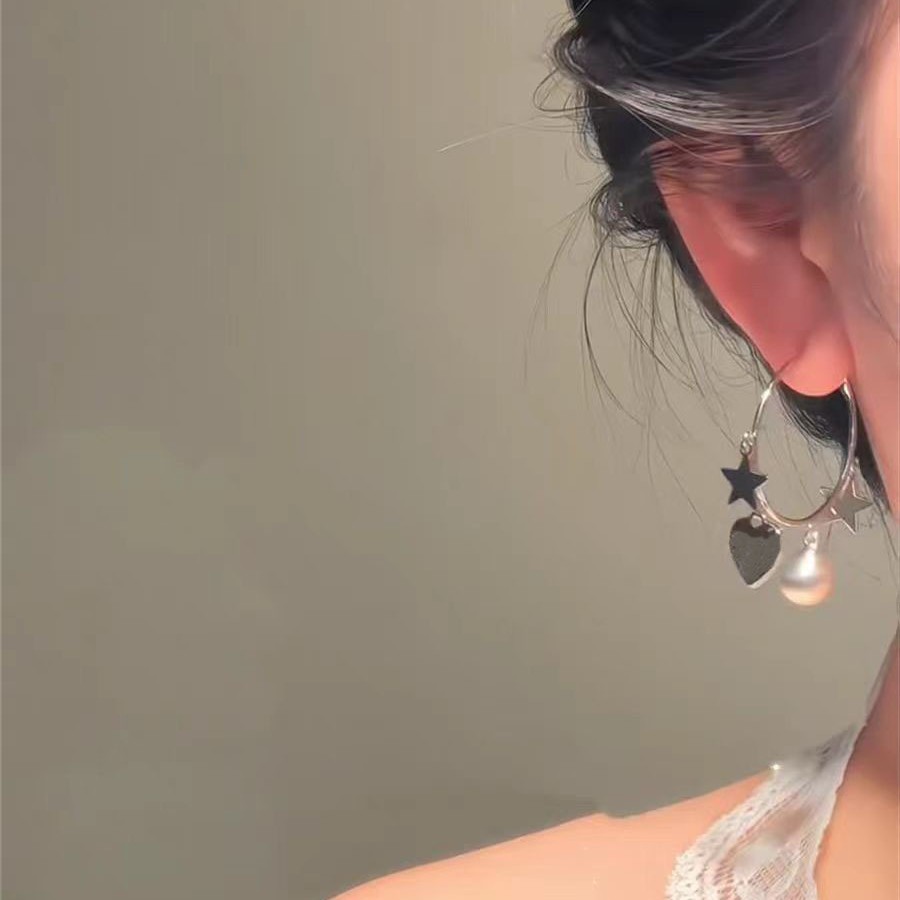 Simple and cool silver metal star-shaped heart earrings for women, a new type of niche design earrings and earrings in 2025 details Picture