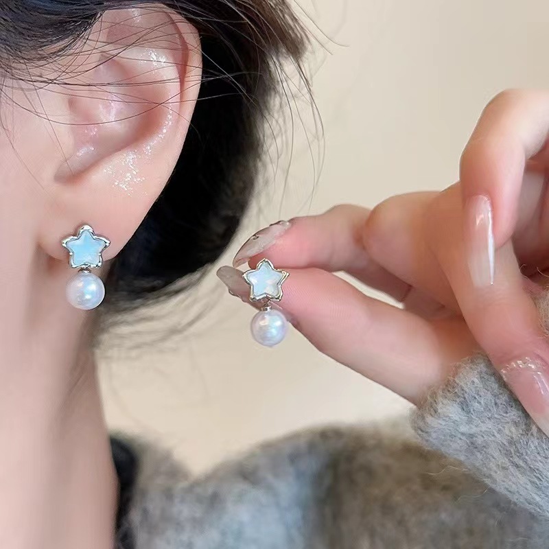 Blue star pearl stud earrings for women, simple, exquisite and small design sense, trendy and versatile high-end earrings on Instagram full figure