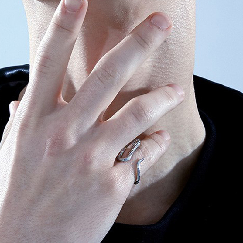 Cool and unique texture snake-shaped opening ring, a cold and unique design for women, hip-hop, simple and fashionable food ring Specification drawing