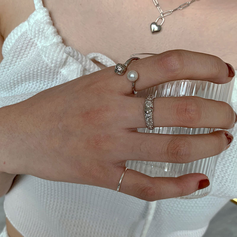 A niche and cold style pearl ring, a fashionable, individualistic and versatile trendy open-mouth ring for women, new release in 2023 full figure