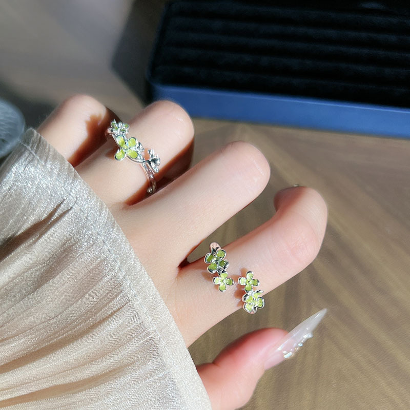Forest-themed floral three-dimensional flower light green enamel elegant ring, women's niche design sense, cold style sweet index finger ring full figure