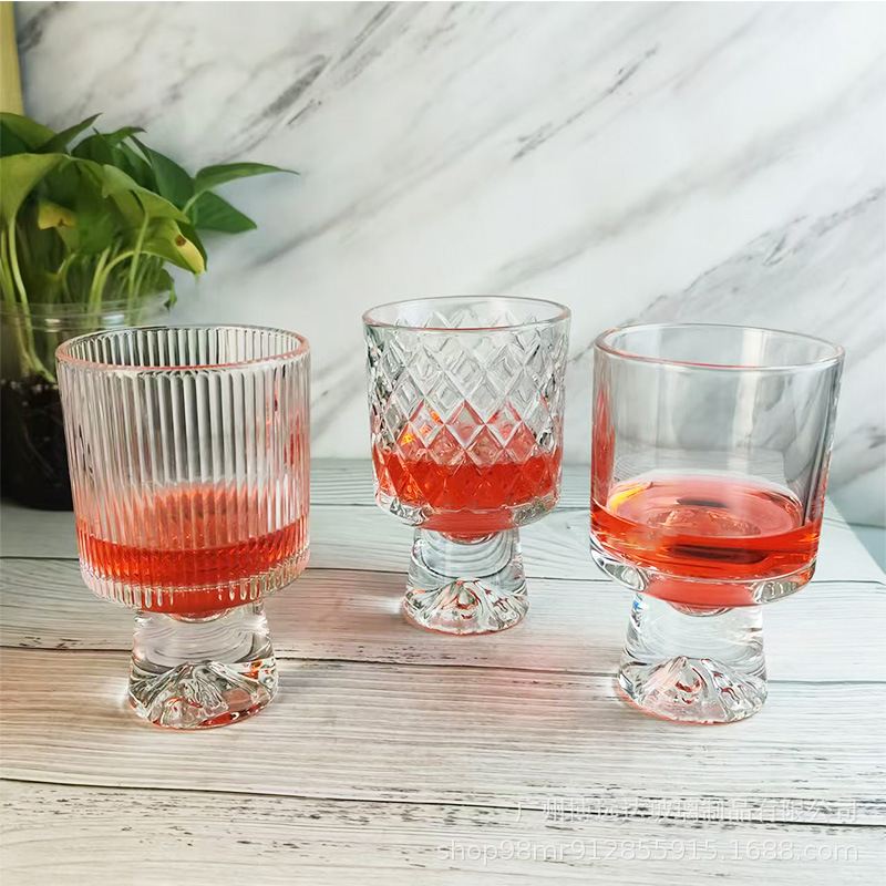 Pink mountain glass cups, water cups, high-end, niche and creative high-legged drink cups, coffee cups, ice cream cones, wine glasses full figure