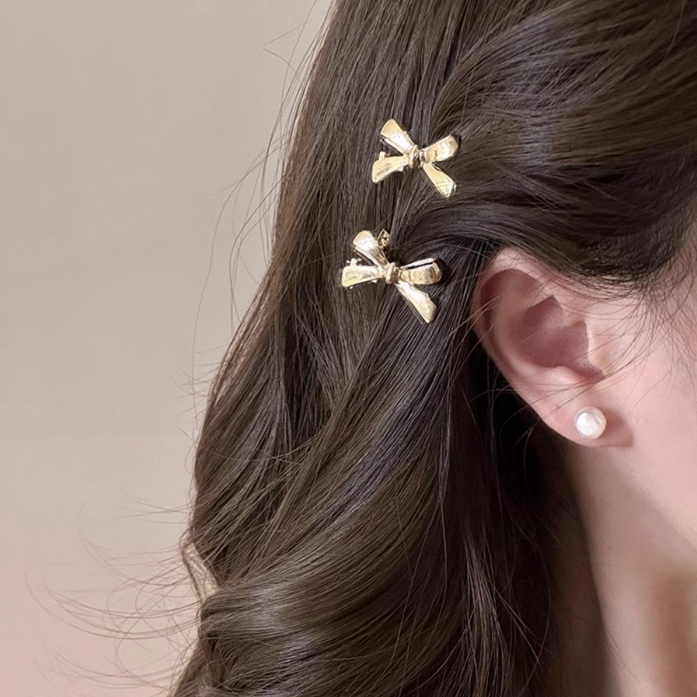 Sweet and cool bow metal small hair clips, women's side ear clips, forehead seamless bangs, hair clips, hairpins, hair accessories Application Scenario