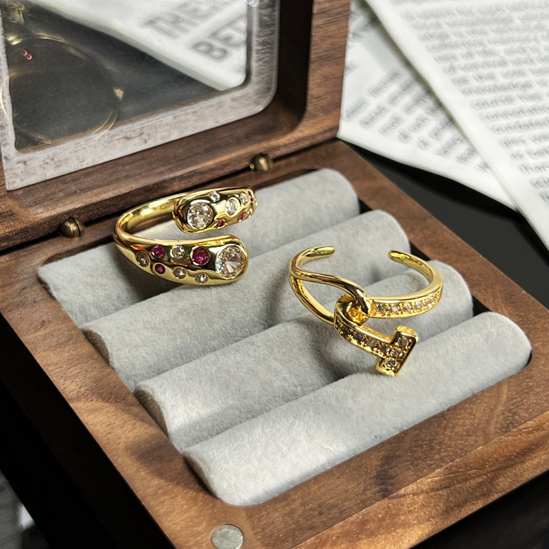 A retro, light luxury diamond-encrusted ring for women, with a simple, niche and unique design sense. The T-shaped cross design exudes a unique and individualistic style. The ring is layered and worn Application Scenario