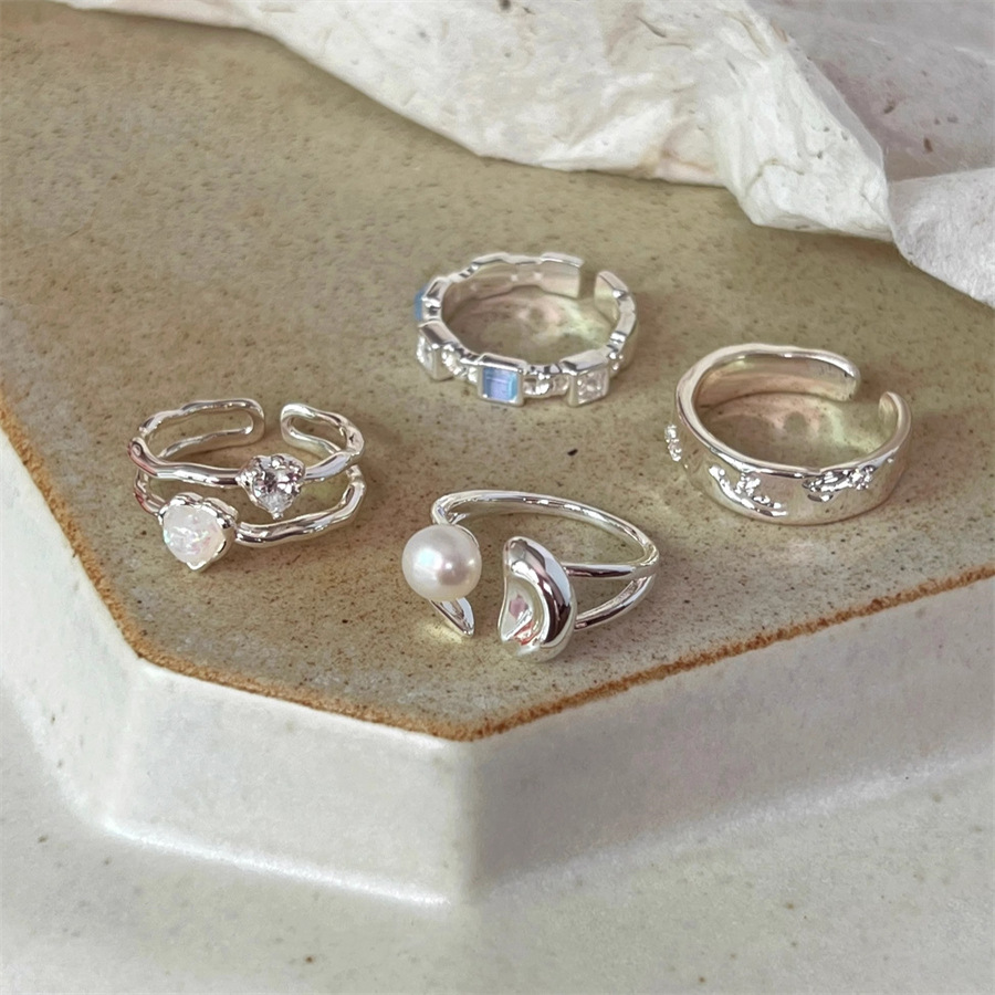 Unique pearl plain ring for women 2025 new bestseller, light luxury and high-end style ring, niche design, trendy index finger ring full figure