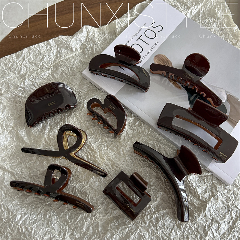High-end brown acetate hair clip for women 2023 new summer medium-sized hair clip for women, a Korean hair accessory with a bun on the back of the head details Picture