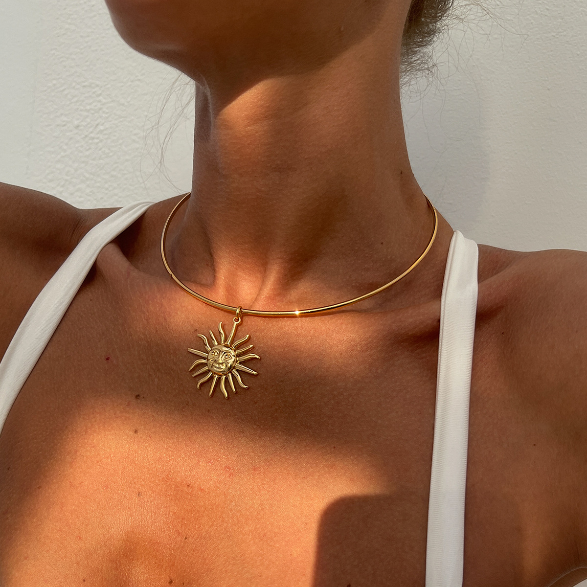 European and American cross-border accessories, retro and simple sun pendant, collarbone chain, fashionable alloy necklace necklace collar Specification drawing