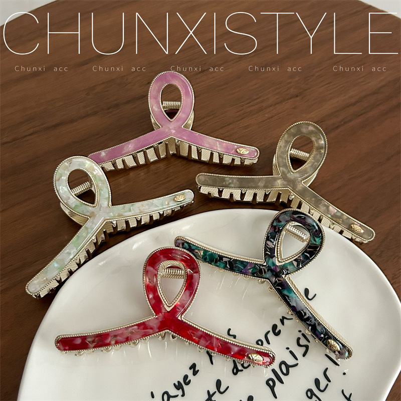 The high-end retro acetate shark clip, elegant and refined hair clip, is a popular female headwear with a hair clip on the back of her head Specification drawing