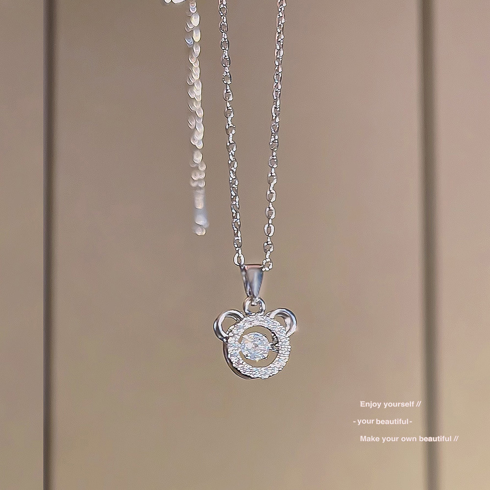 Japanese and Korean ins light luxury bear necklace, niche high-end pendant, collarbone chain, elegant and versatile, hot-selling accessory wholesale Application Scenario