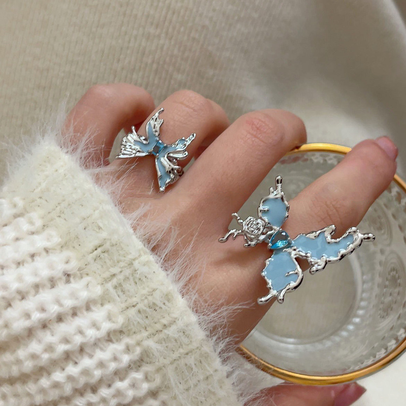 A new Korean version of a blue butterfly-shaped opening ring with resin enamel, a cold and luxurious fashion ring for women on Instagram full figure